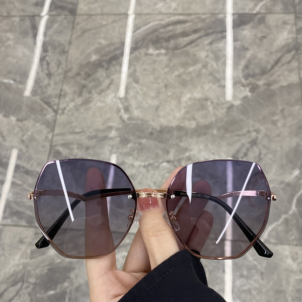 Polarizētas saulesbrilles ar plānu rāmi
