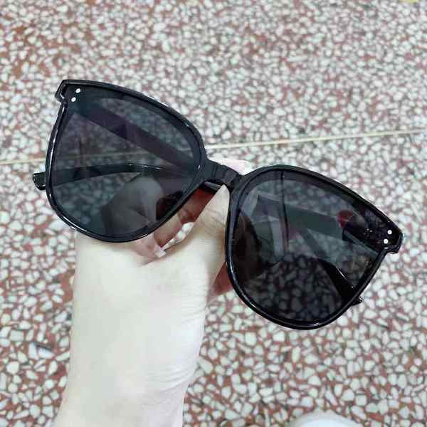 Novi model okruglih ženskih naočala