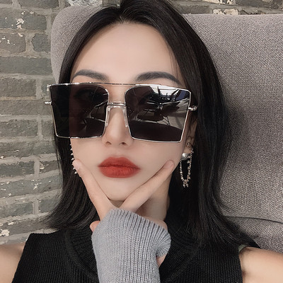 Stilīgas sieviešu kvadrātveida brilles ar plānu rāmi