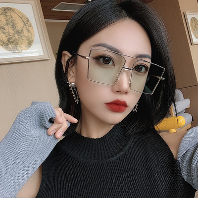 Stilīgas sieviešu kvadrātveida brilles ar plānu rāmi