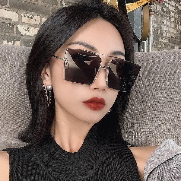 Stilīgas sieviešu kvadrātveida brilles ar plānu rāmi