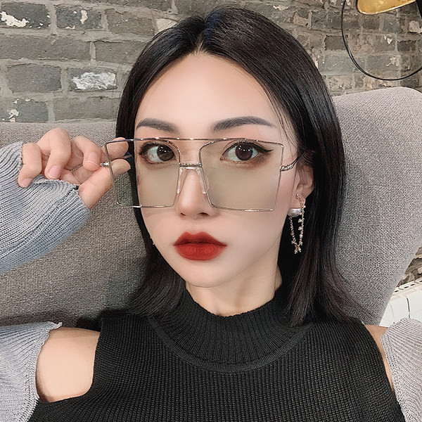 Stilīgas sieviešu kvadrātveida brilles ar plānu rāmi