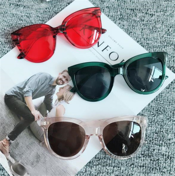 Sieviešu saulesbrilles - tīrs modelis