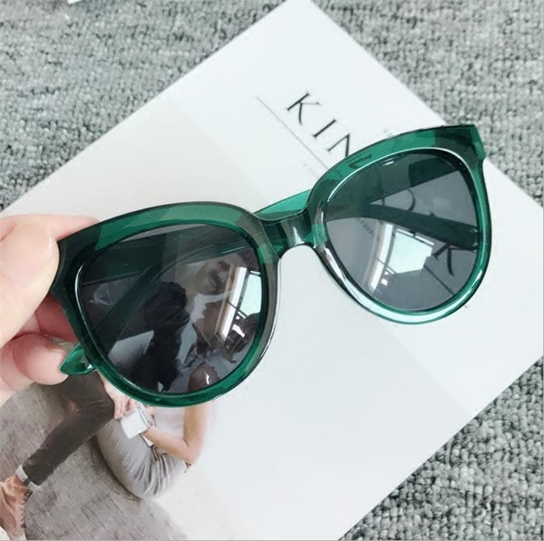 Sieviešu saulesbrilles - tīrs modelis