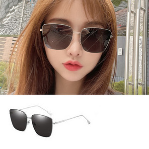 Sieviešu saulesbrilles ar UV aizsardzību trīs krāsās