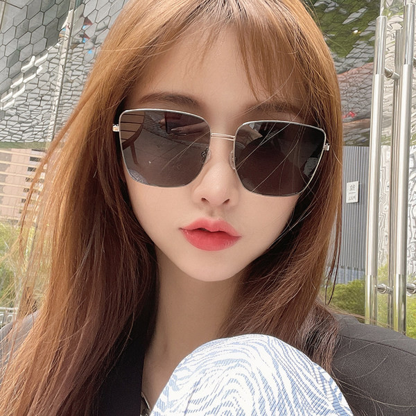 Sieviešu saulesbrilles ar UV aizsardzību trīs krāsās