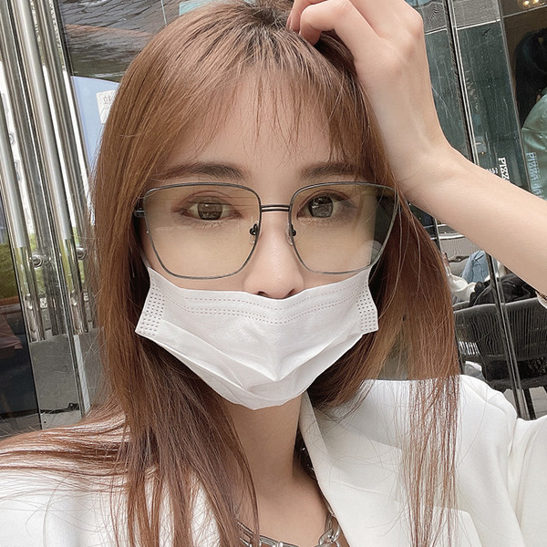 Sieviešu saulesbrilles ar UV aizsardzību trīs krāsās