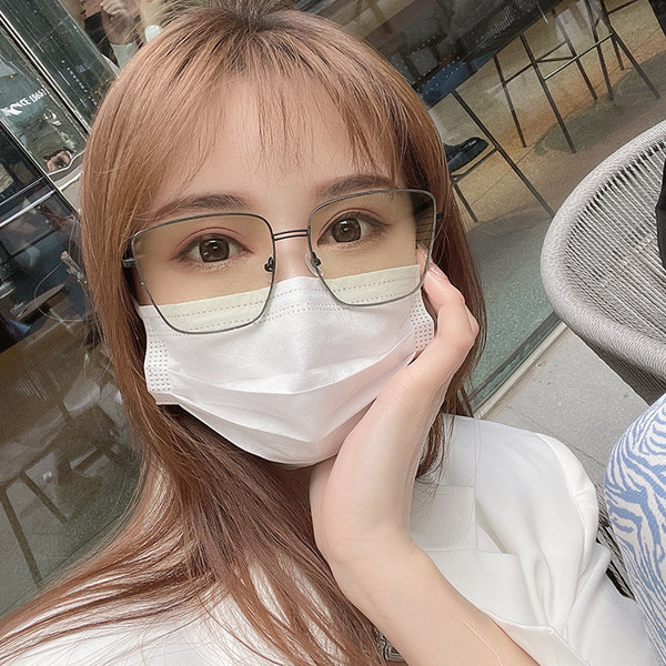 Sieviešu saulesbrilles ar UV aizsardzību trīs krāsās