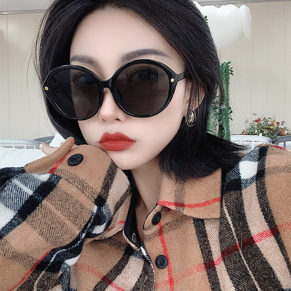 Sieviešu apaļas modernas saulesbrilles ar plānu rāmi