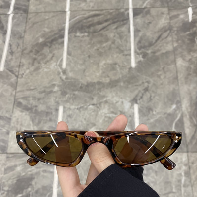 Jauns sieviešu saulesbriļļu modelis ar plānu rāmi