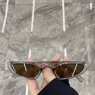 Jauns sieviešu saulesbriļļu modelis ar plānu rāmi