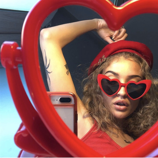 Stilīgas sieviešu kaķacu saulesbrilles