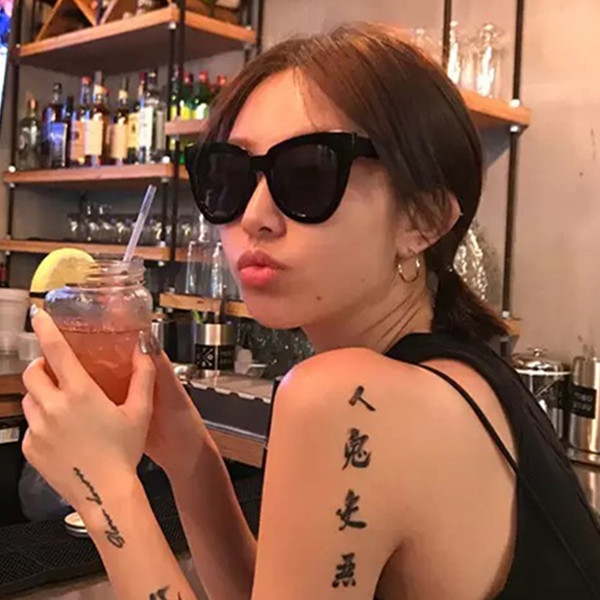 Γυναικεία μοντέρνα γυαλιά ηλίου τύπου μάτι γάτας