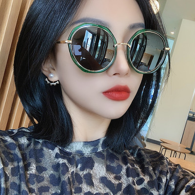 Κομψά γυναικεία γυαλιά ηλίου με λεπτό πλαίσιο σε τετράγωνο σχήμα