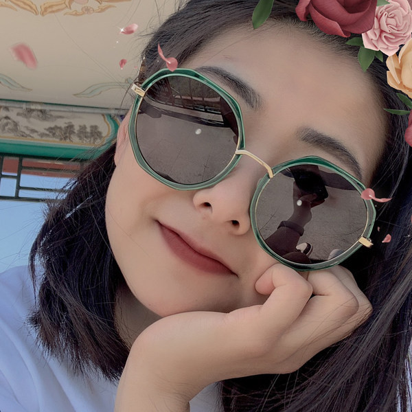 Κομψά γυναικεία γυαλιά ηλίου με λεπτό πλαίσιο σε τετράγωνο σχήμα