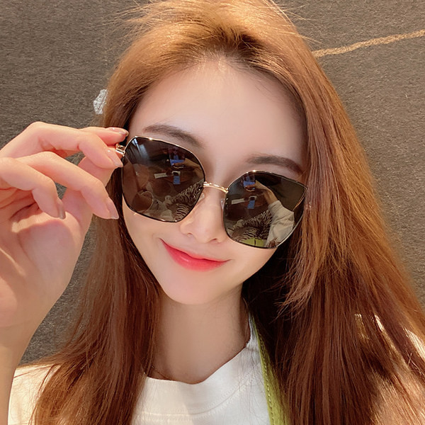 Jauns sieviešu polarizēto briļļu modelis ar plānu rāmi