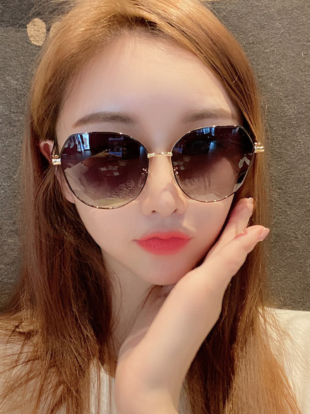 Jauns saulesbriļļu modelis ar UV aizsardzību sievietēm