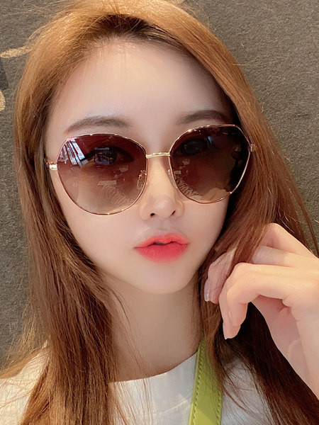 Jauns saulesbriļļu modelis ar UV aizsardzību sievietēm