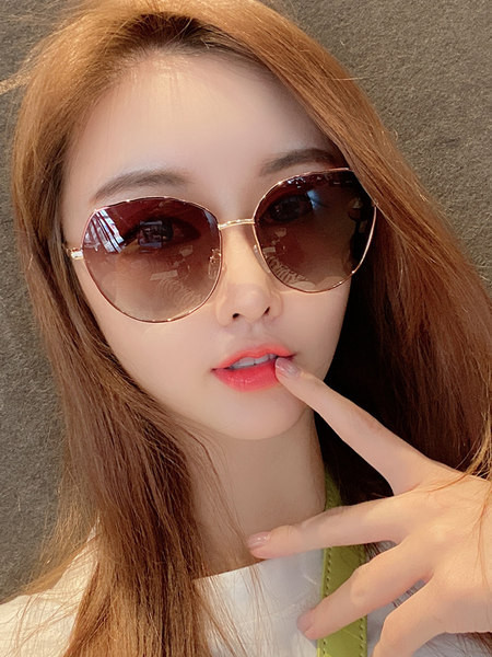 Jauns saulesbriļļu modelis ar UV aizsardzību sievietēm