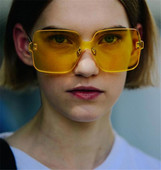 Modernas sieviešu maskas tipa brilles