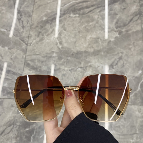 Jauns sieviešu saulesbriļļu modelis ar plānu rāmi