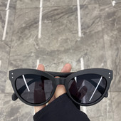 Sieviešu brilles retro stilā ar platu rāmi