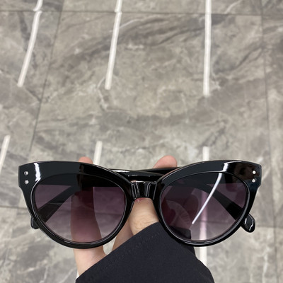 Sieviešu brilles retro stilā ar platu rāmi