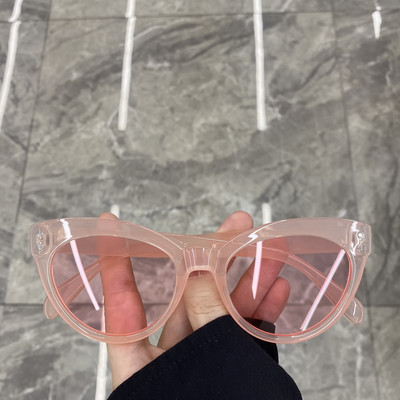 Sieviešu brilles retro stilā ar platu rāmi