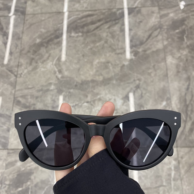 Sieviešu brilles retro stilā ar platu rāmi