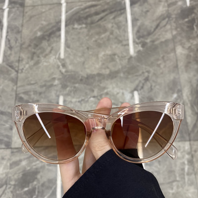 Sieviešu brilles retro stilā ar platu rāmi