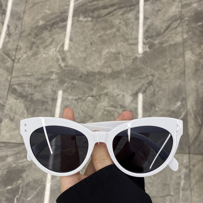 Sieviešu brilles retro stilā ar platu rāmi