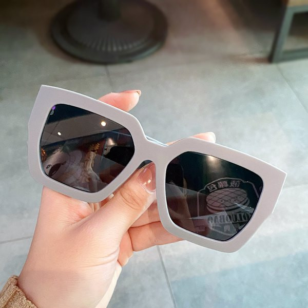 Sieviešu modernās brilles ar dzīvnieku apdruku