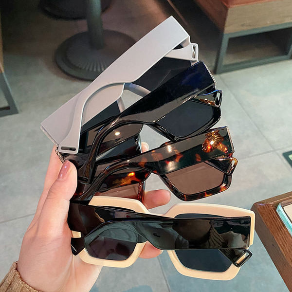 Sieviešu modernās brilles ar dzīvnieku apdruku