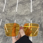 Sieviešu saulesbrilles ar plāniem rāmjiem