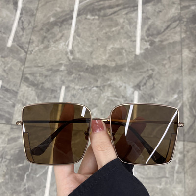 Sieviešu saulesbrilles ar plāniem rāmjiem