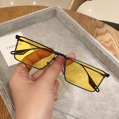 Modernas vīriešu brilles trīs krāsās