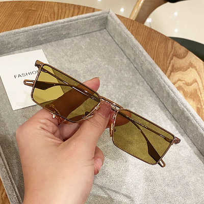 Modernas vīriešu brilles trīs krāsās