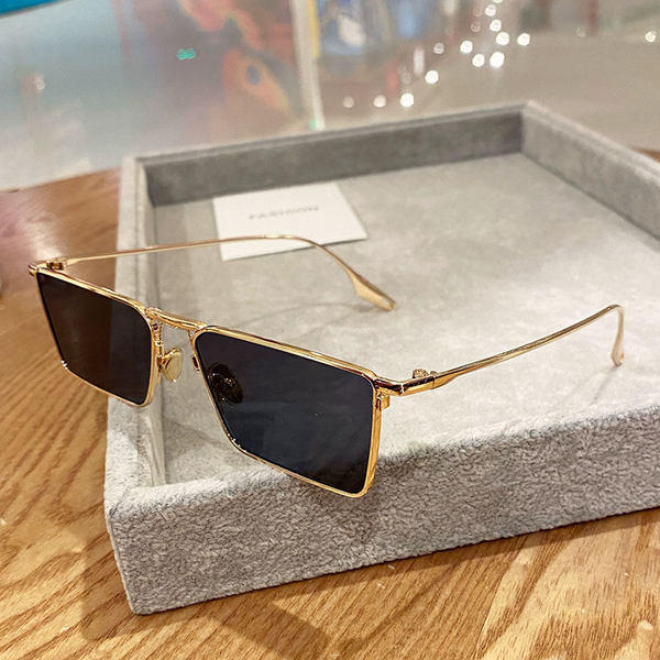 Modernas vīriešu brilles trīs krāsās