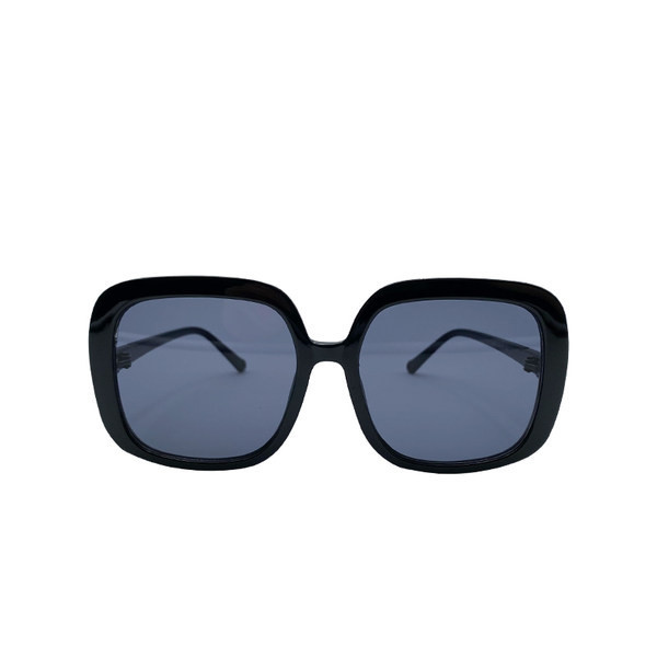 Jauns sieviešu briļļu modelis - kvadrātveida forma