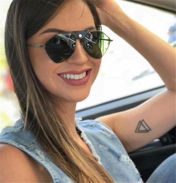 Modernas brilles ar spoguļa efektu un eko ādas elementiem