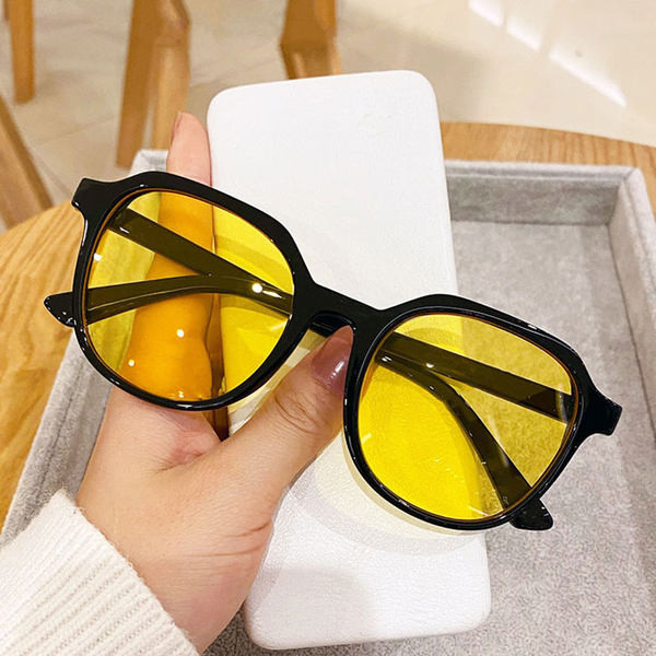 Sieviešu retro stila brilles ar apaļu formu