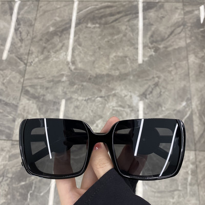 Jauns sieviešu kvadrātveida briļļu modelis