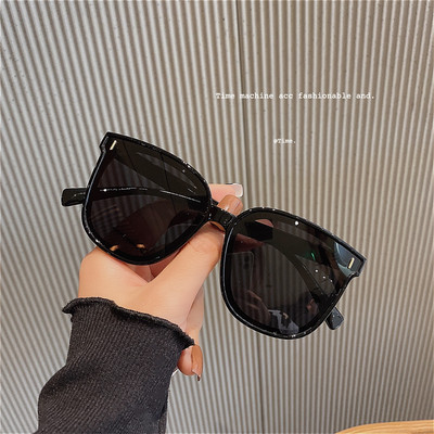 Ochelari de soare rotunzi pentru femei