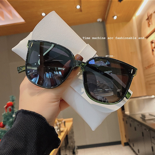 Ochelari de soare rotunzi pentru femei