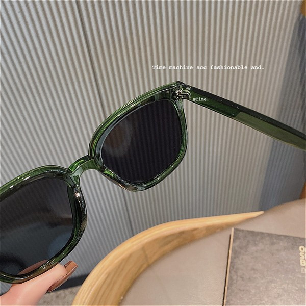 Ochelari de soare rotunzi pentru femei