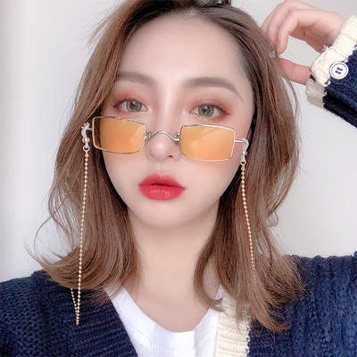 Stilīgas kvadrātveida brilles ar plānu rāmi