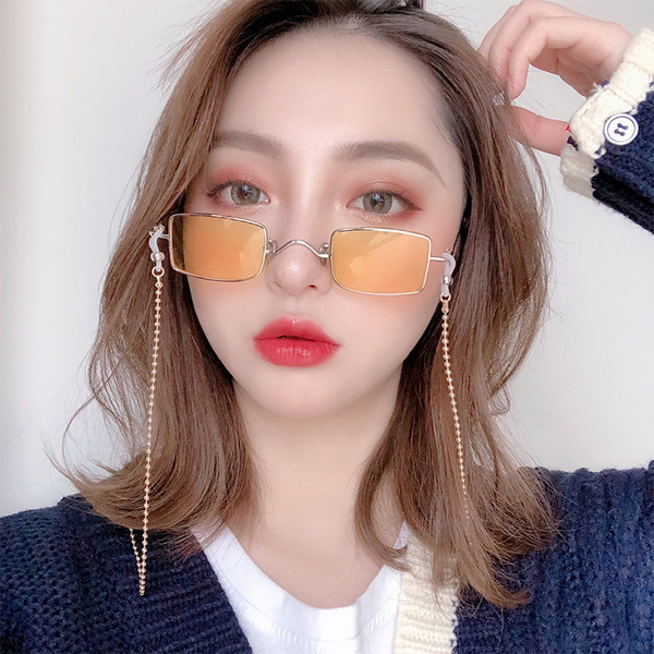 Stilīgas kvadrātveida brilles ar plānu rāmi