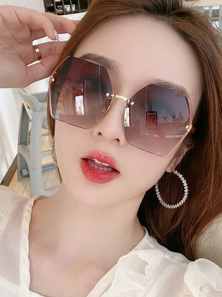 Modernas polarizētas sieviešu brilles četrās krāsās