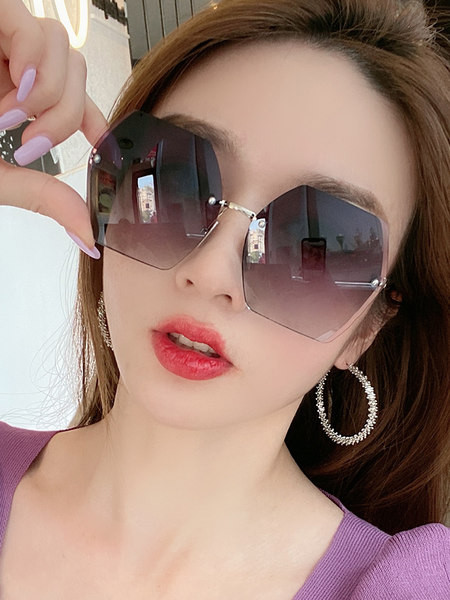 Modernas polarizētas sieviešu brilles četrās krāsās