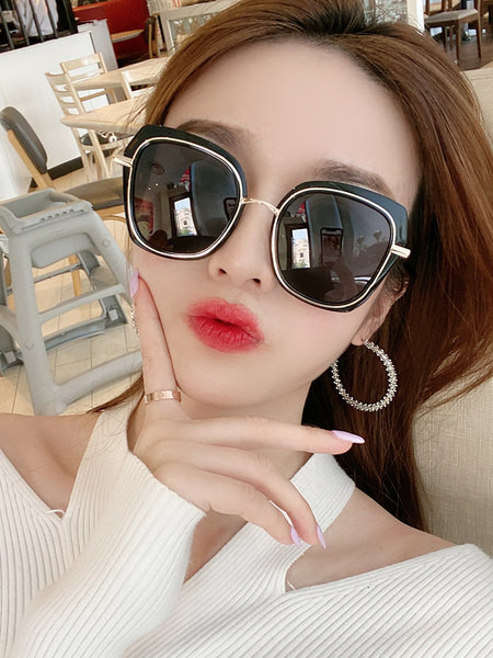 Sieviešu brilles ar UV aizsardzību un plānu rāmi